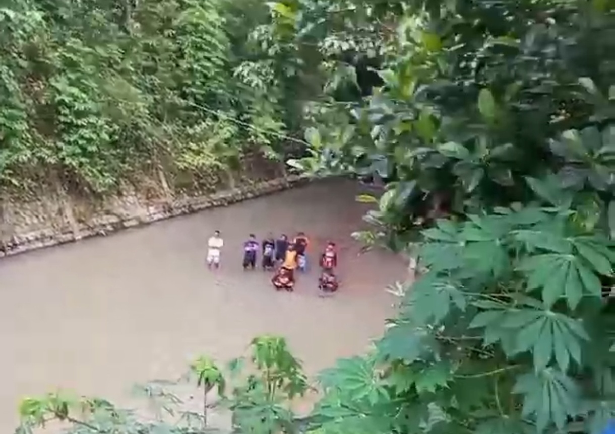 Pencarian korban tenggelam di sungai Kedung Jangan, wilayah RT 4 RW 3, Purwosari, Kecamatan Mijen, Minggu (16/2/2025)