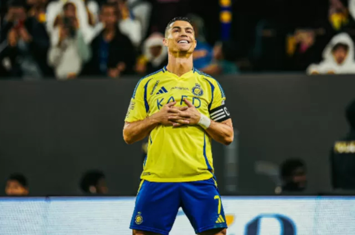 Potret: Cristiano Ronaldo Mengenakan Jersey Al Nasr