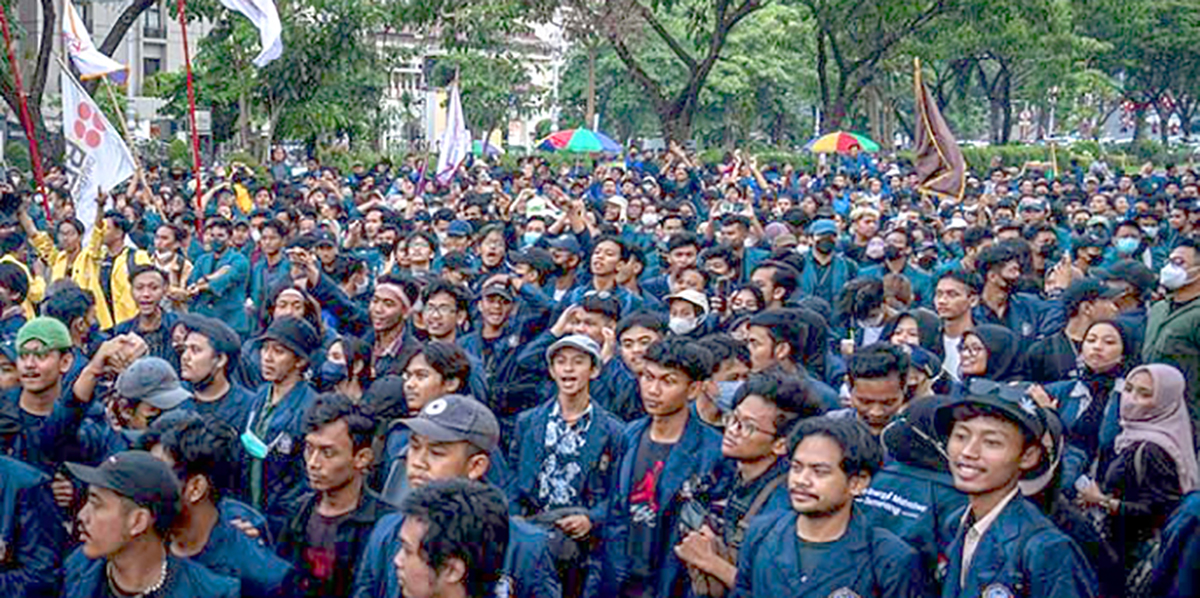 Badan Eksekutif Mahasiswa Seluruh Indonesia Gelar Demonstrasi INDONESIA GELAP Kritik Makan Bergizi Gratis, Tukin Dosen dan 13 Tuntutan Lainnya
