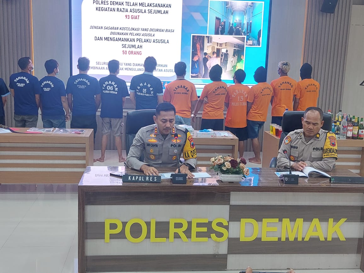Kapolres Demak AKBP Ari Cahya Nugraha menggelar jumpa pers penanganan kriminalitas sebulan terakhir.(wahibpribadi)