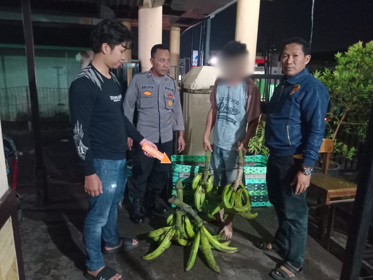 Petugas mengamankan pelaku pencuri pisang di Pati Jawa Tengah