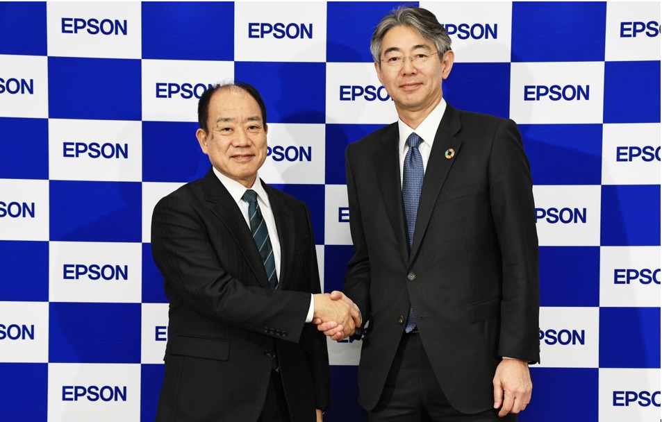 Yasunori Ogawa (kiri), Chairman dan Director, Seiko Epson Corporation dan Junkichi Yoshida (kanan), President and Representative Director, Chief Executive Officer, Seiko Epson Corporation.