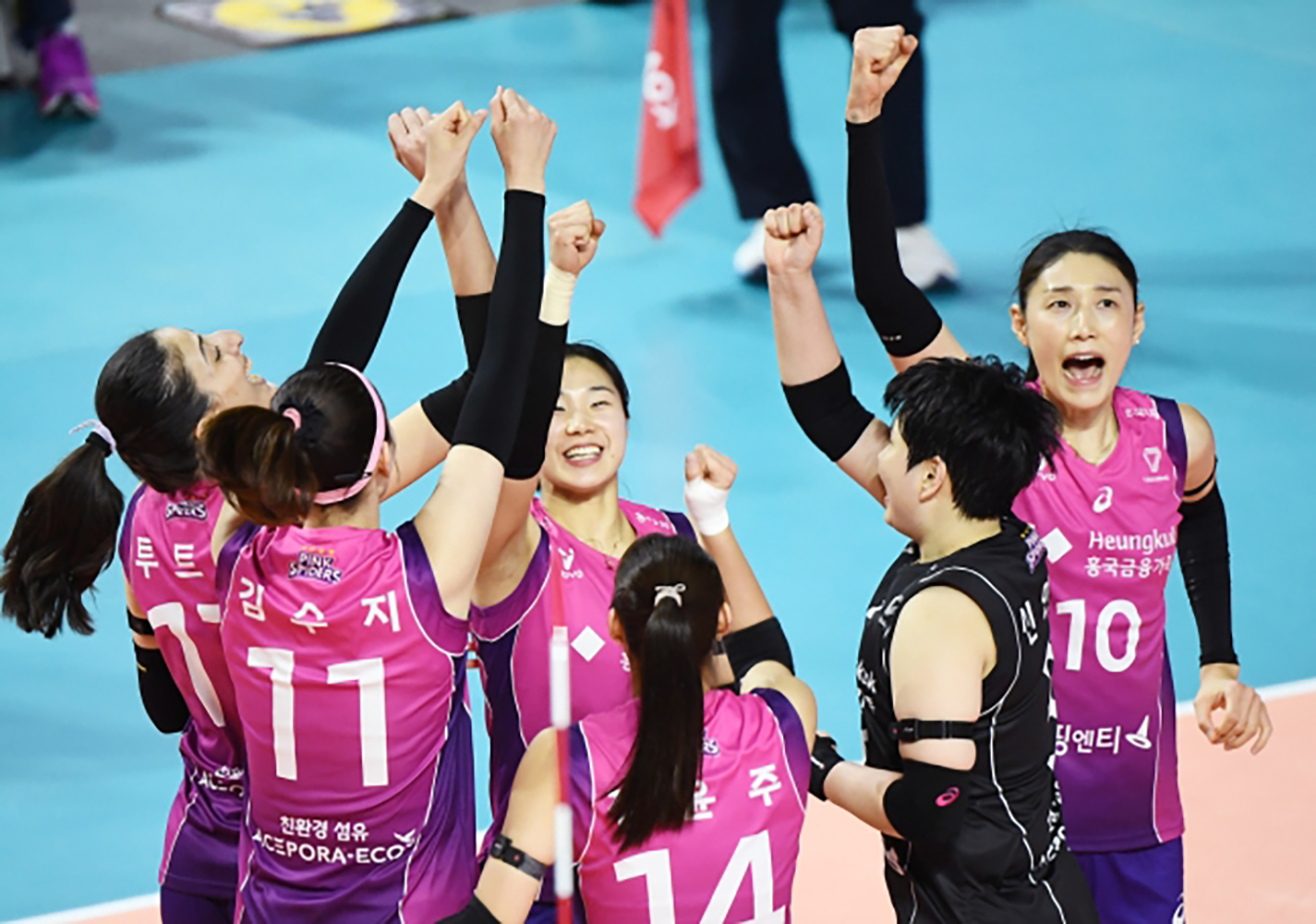 Pink Spiders menang mudah 3-1 saat menjamu IBK Altos di Samsan Gymnasium.