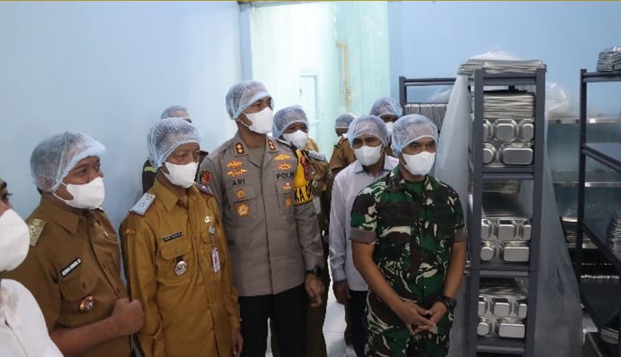 Sekda Akhmad Sugiharto bersama Forkopimda membuka dapur mandiri di Desa Mlekang Gajah. (Wahibpribadi)