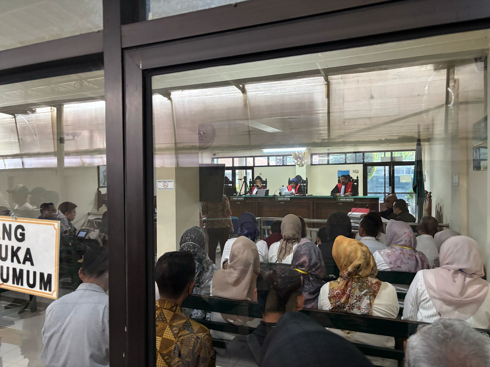 Ikatan Notaris Indonesia (INI) Kabupaten Demak memberikan dukungan moril kepada Yustiana Servand.