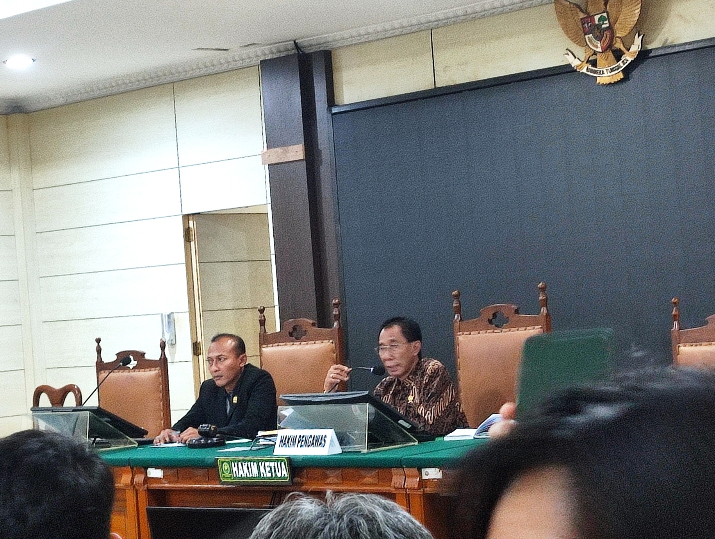 Hakim Pengawas kurator pada kepailitan PT Sri Rejeki Isman, dan tiga perusahaan lainnya, Haruno Patriadi saat memimpin rapat kreditur di Pengadilan Niaga pada Pengadilan Negeri Semarang, Jumat (28/2/2