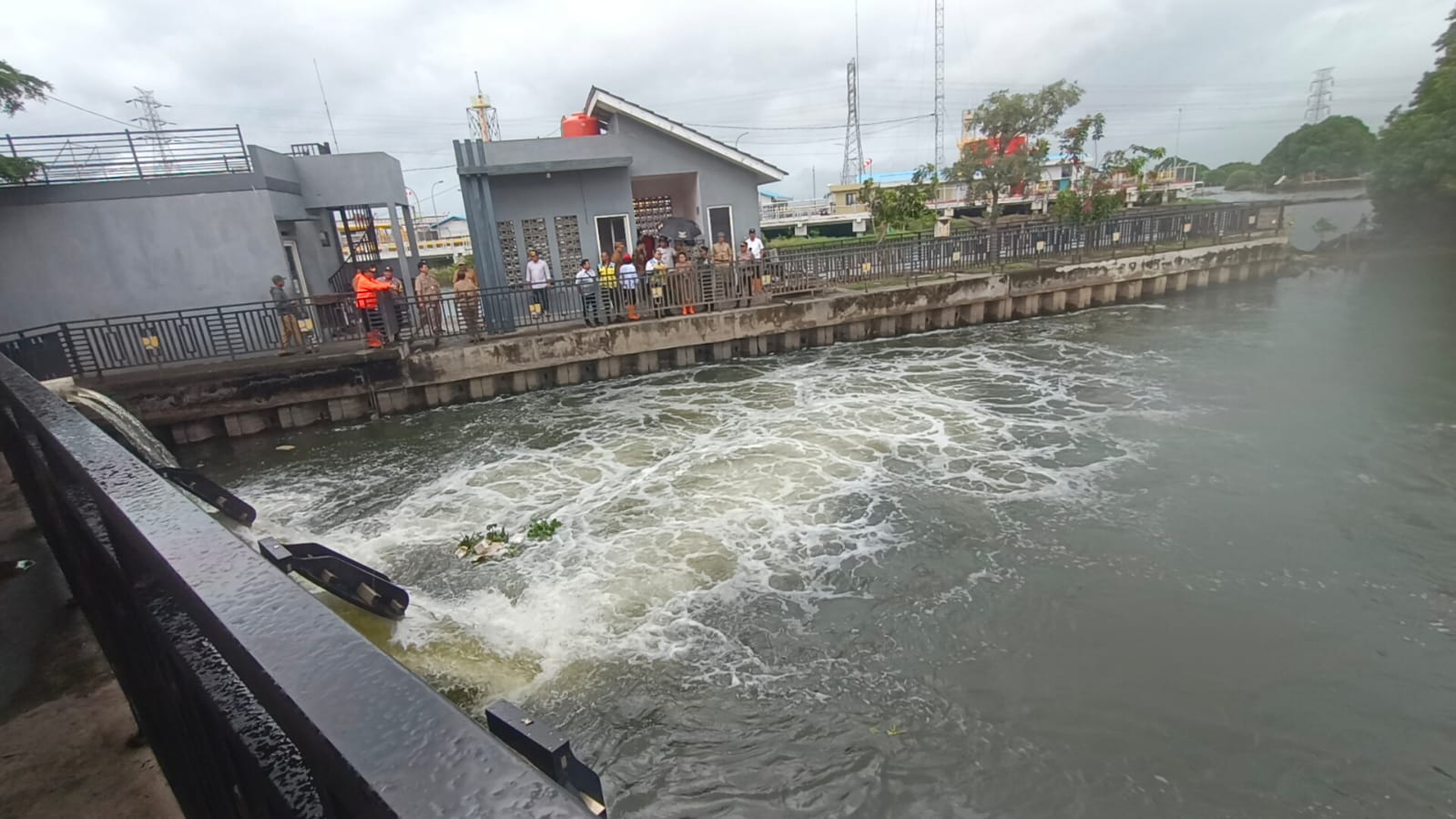 Rumah Pompa Kali Tenggang, Senin (10/3). FIGUR RONGGO WASSALIM/JAWA POS RADAR SEMARANG