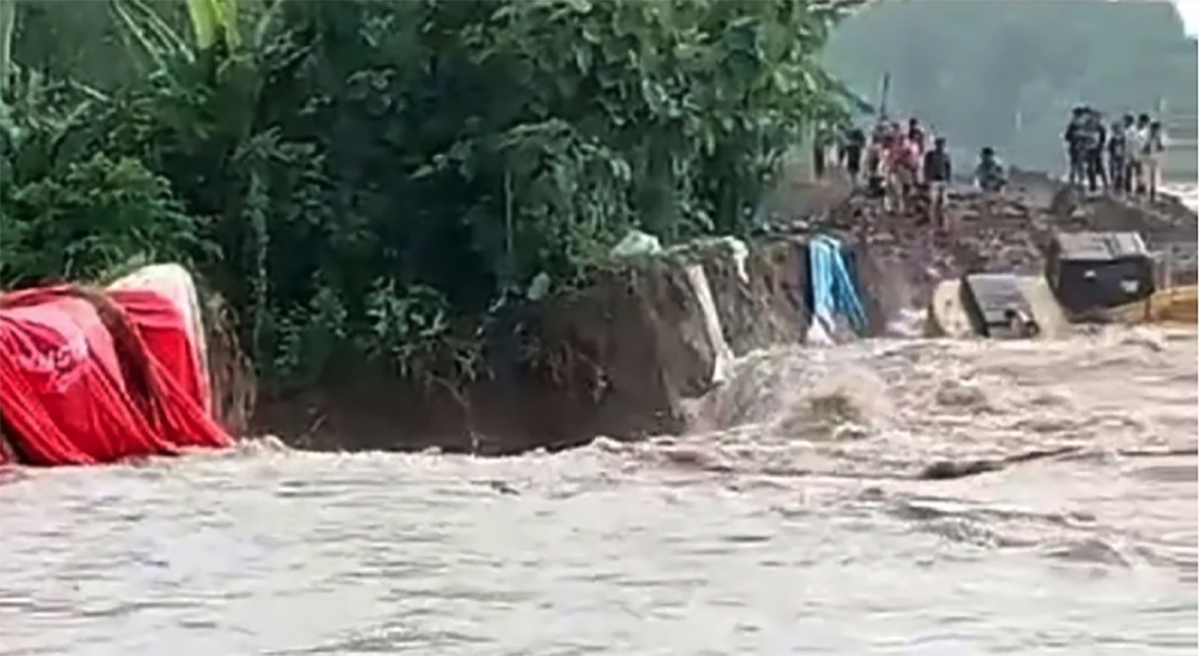 Tanggul Sungai Tuntang dan Sungai Kliteh Jebol, Rumah Warga Grobogan Terendam Banjir