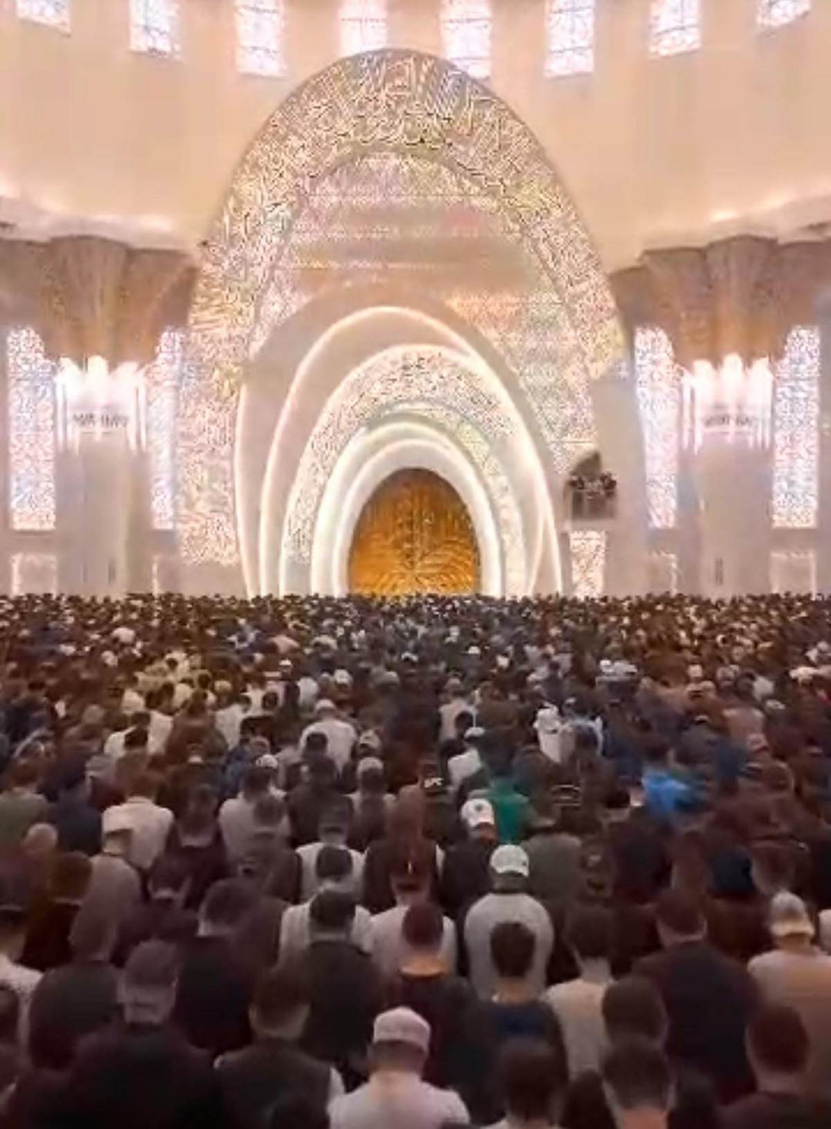 Fadhilah Keutamaan Salat Tarawih Malam ke 15 Ramadan 2025, Pahalanya Para Malaikat Penyangga Arsy dan Penjaga Kursi Kerajaan Langit Memintakan Ampunan Untuknya