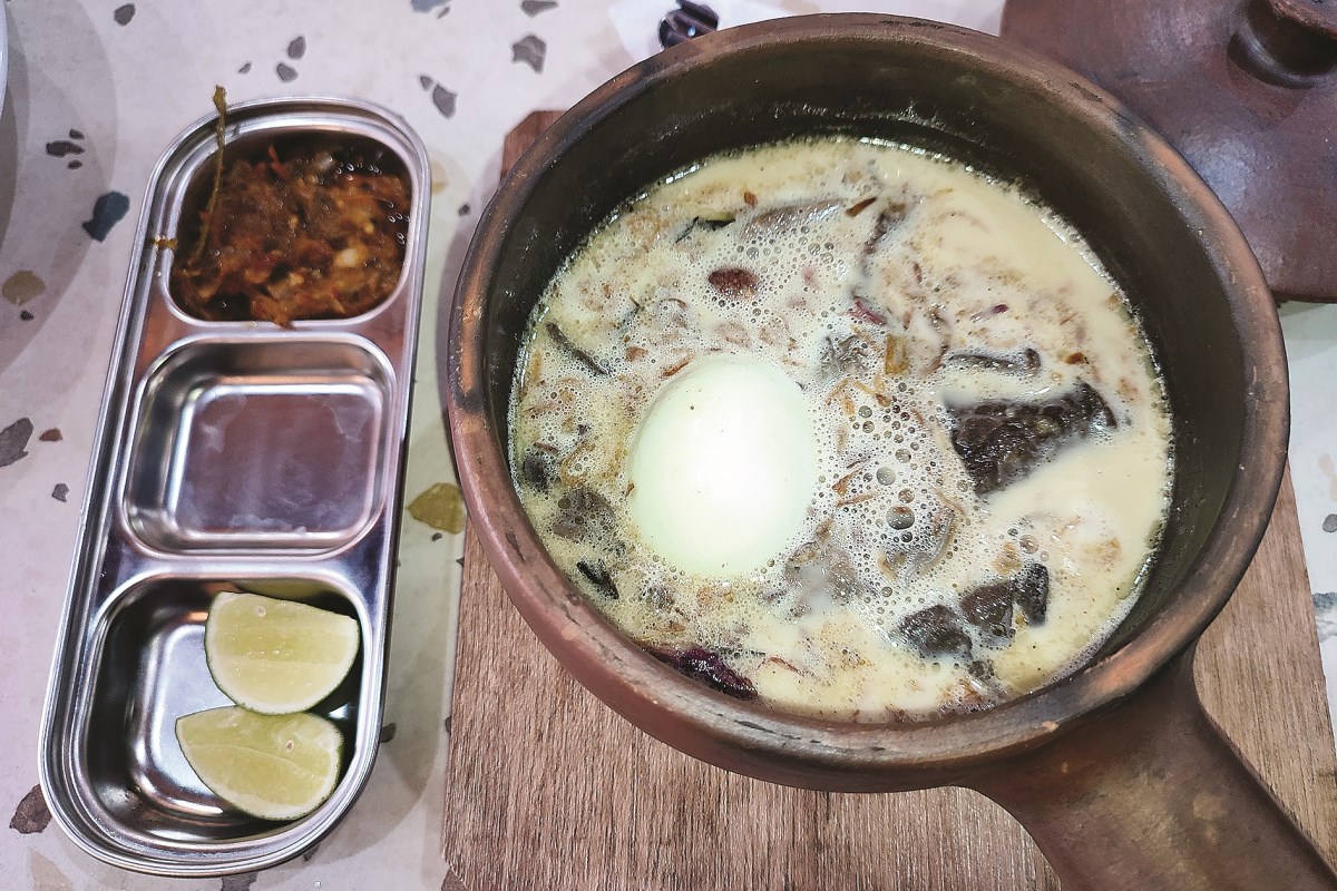 Sajian Opor Susu Sri Rejeki yang memiliki rasa creamy, nikmat menggugah selera. IDA FADILAH/JAWA POS RADAR SEMARANG
