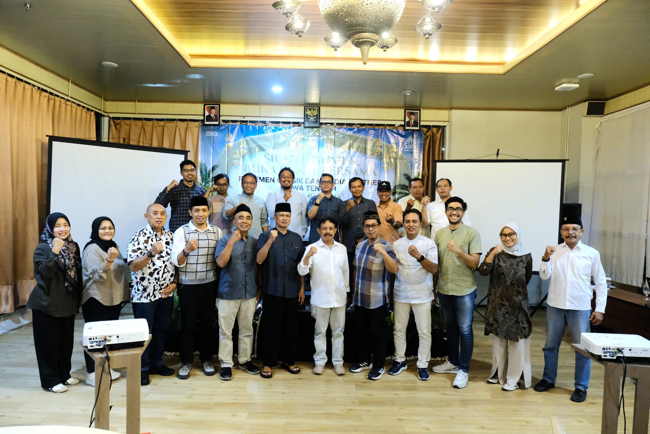 PT Semen Gresik kembali menunjukkan komitmennya dalam memperkuat sinergi dengan insan media melalui agenda Safari Ramadan yang dikemas dalam acara silaturahmi dan buka puasa bersama.