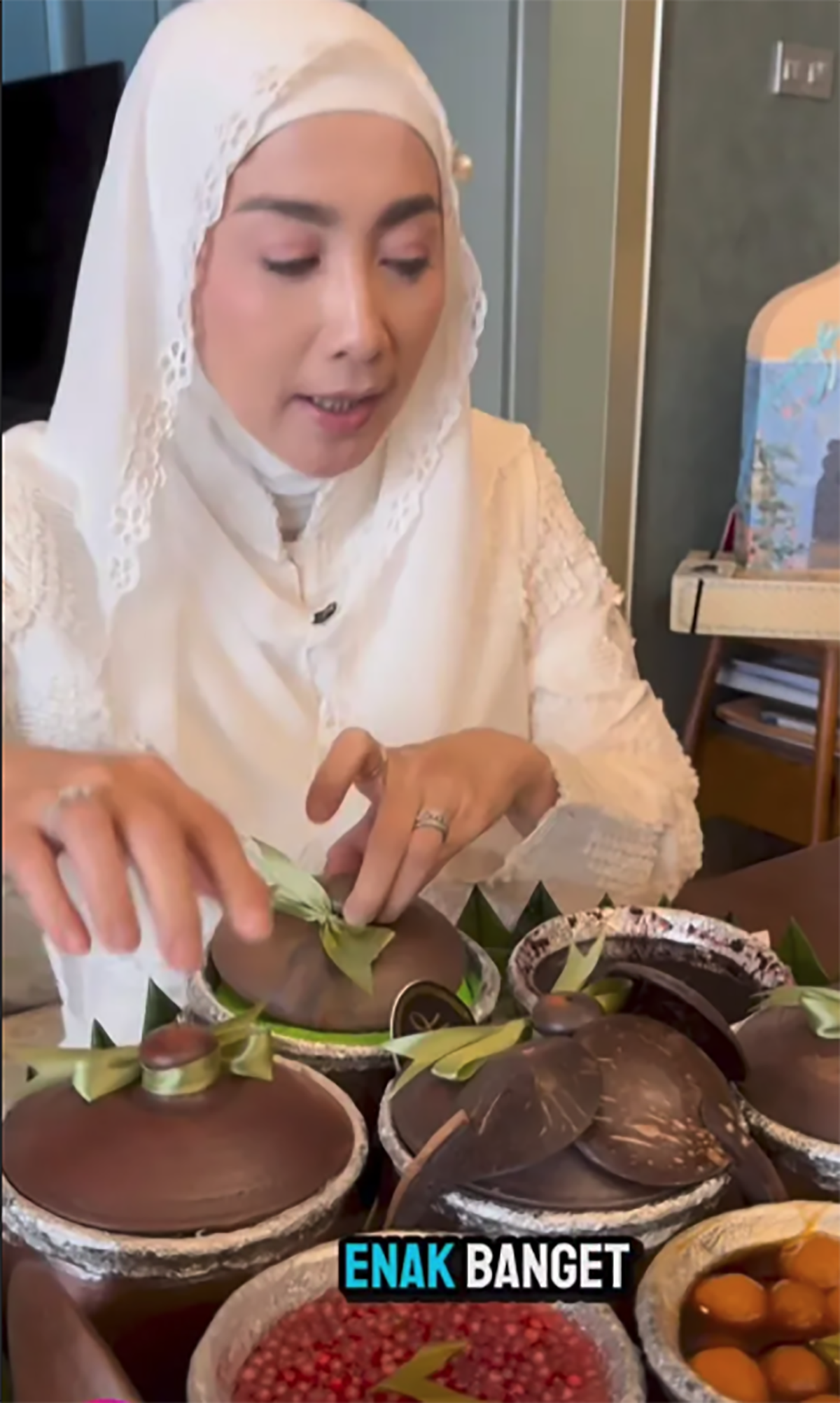 Gembiranya Desy Ratnasari Dapat Kiriman Takjil dari Ruben Onsu, Bagaimana Hubungan Ruben Onsu dan Desy Ratnasari