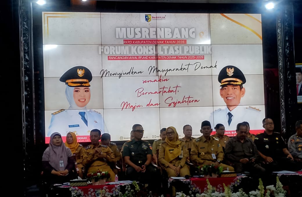 Bupati Demak dr Eisti