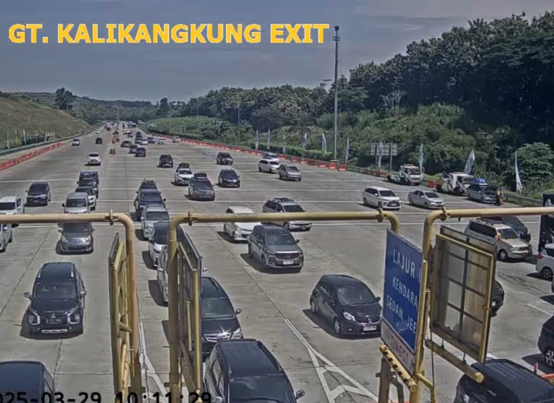 Tiap Jam, 3000 Lebih Kendaraan Melintas Gerbang Tol Kalikangkung Semarang