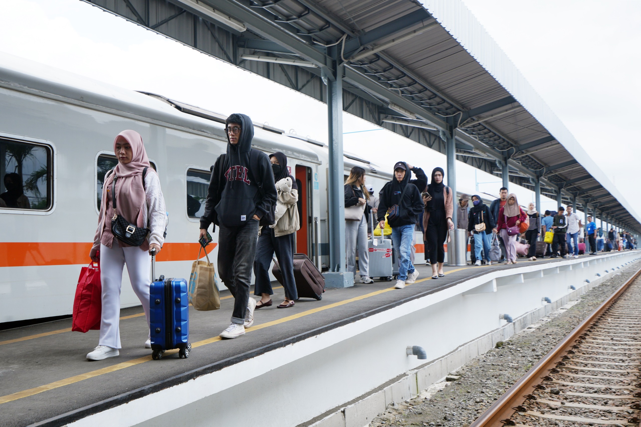 Susana pemudik di Stasiun Poncol