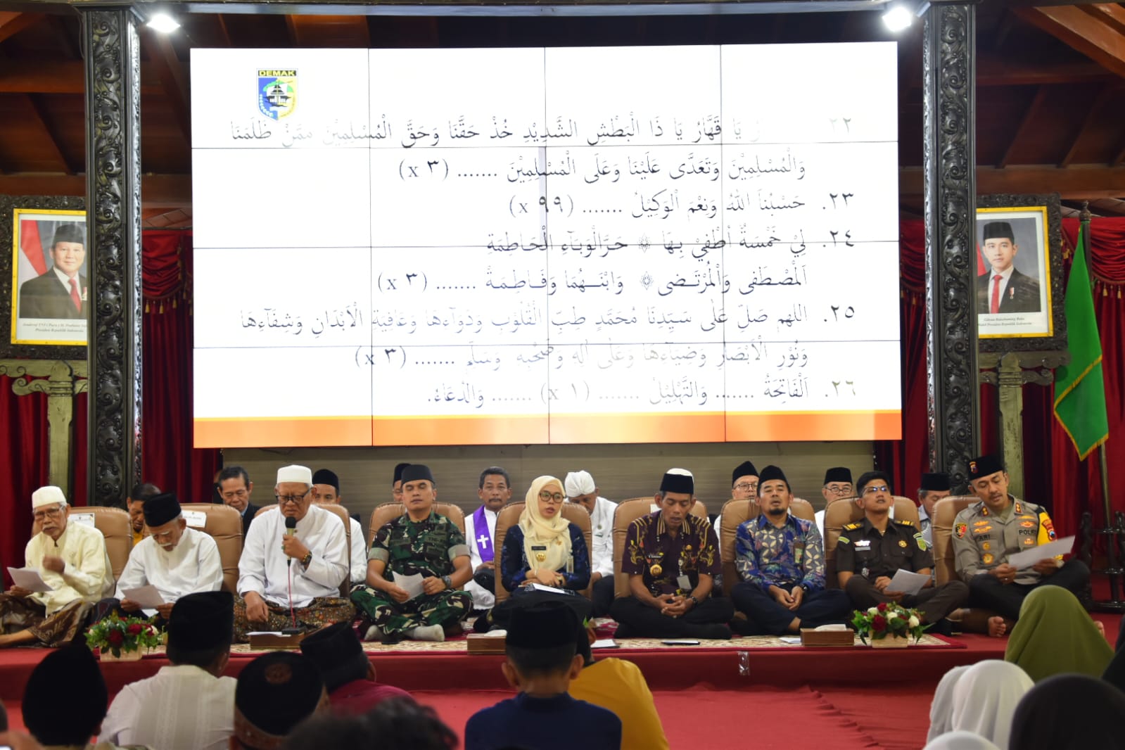 Bupati Demak dr Eistianah memimpin selamatan hari jadi Demak di Pendopo. (Wahibpribadi)