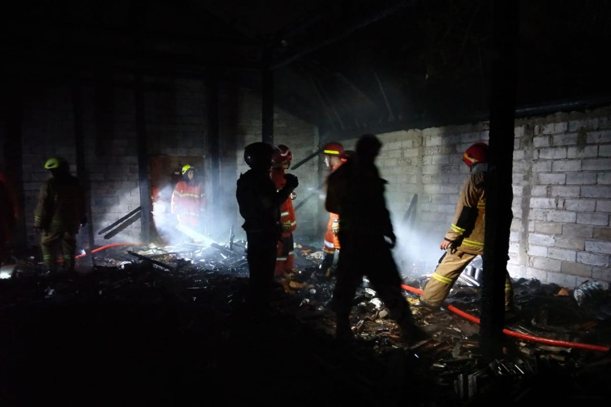 Rumah semi permanen milik Urip Subandi, warga Dusun Kubang, Desa Sumberejo, Kecamatan Pabelan, Kabupaten Semarang, ludes dilalap api