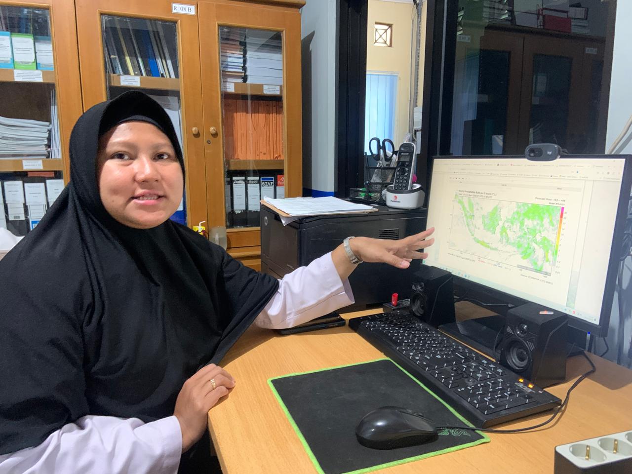 Prakirawan Badan Meteorologi, Klimatologi, dan Geofisika (BMKG) Ahmad Yani Semarang Fartia Rachmawati.