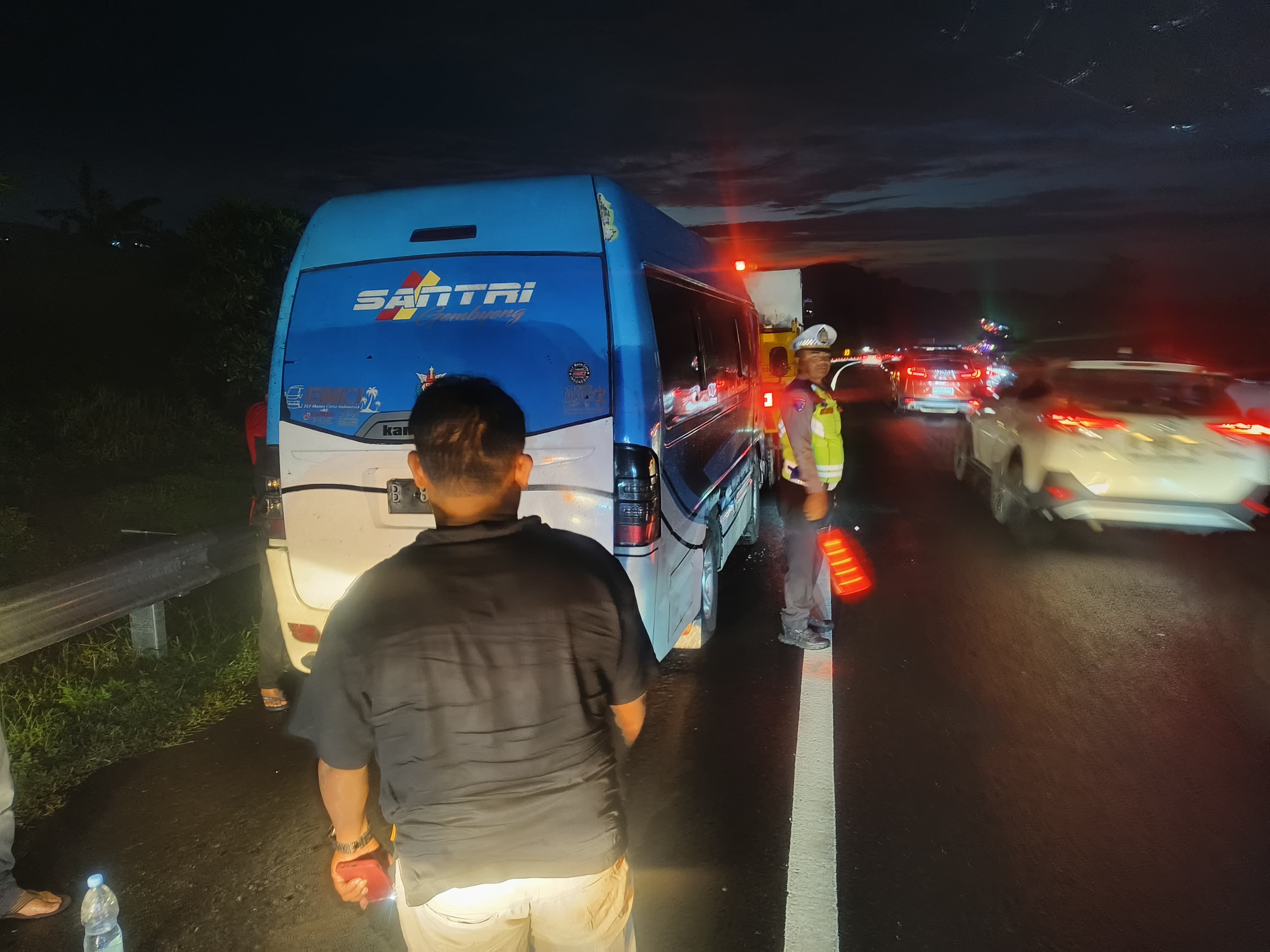 Kecelakaan tunggal terjadi di ruas Tol KM 453 jalur B, Kecamatan Sidorejo, Kota Salatiga, Kamis pertang (03/04/2024).