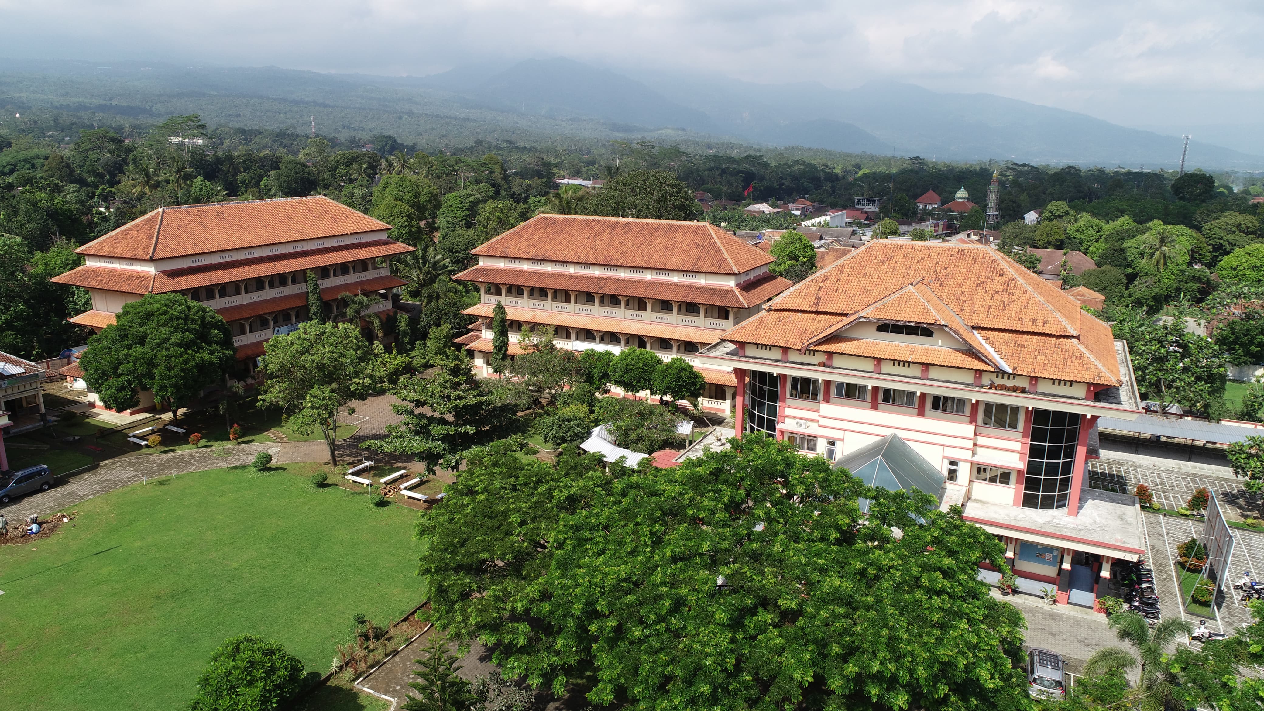 Jurnal IJTIHAD terbitan Fakultas Syariah Universitas Islam Negeri Salatiga berhasil masuk Q1 dengan memborong peringkat pertama Dunia, Asia dan Indonesia.
