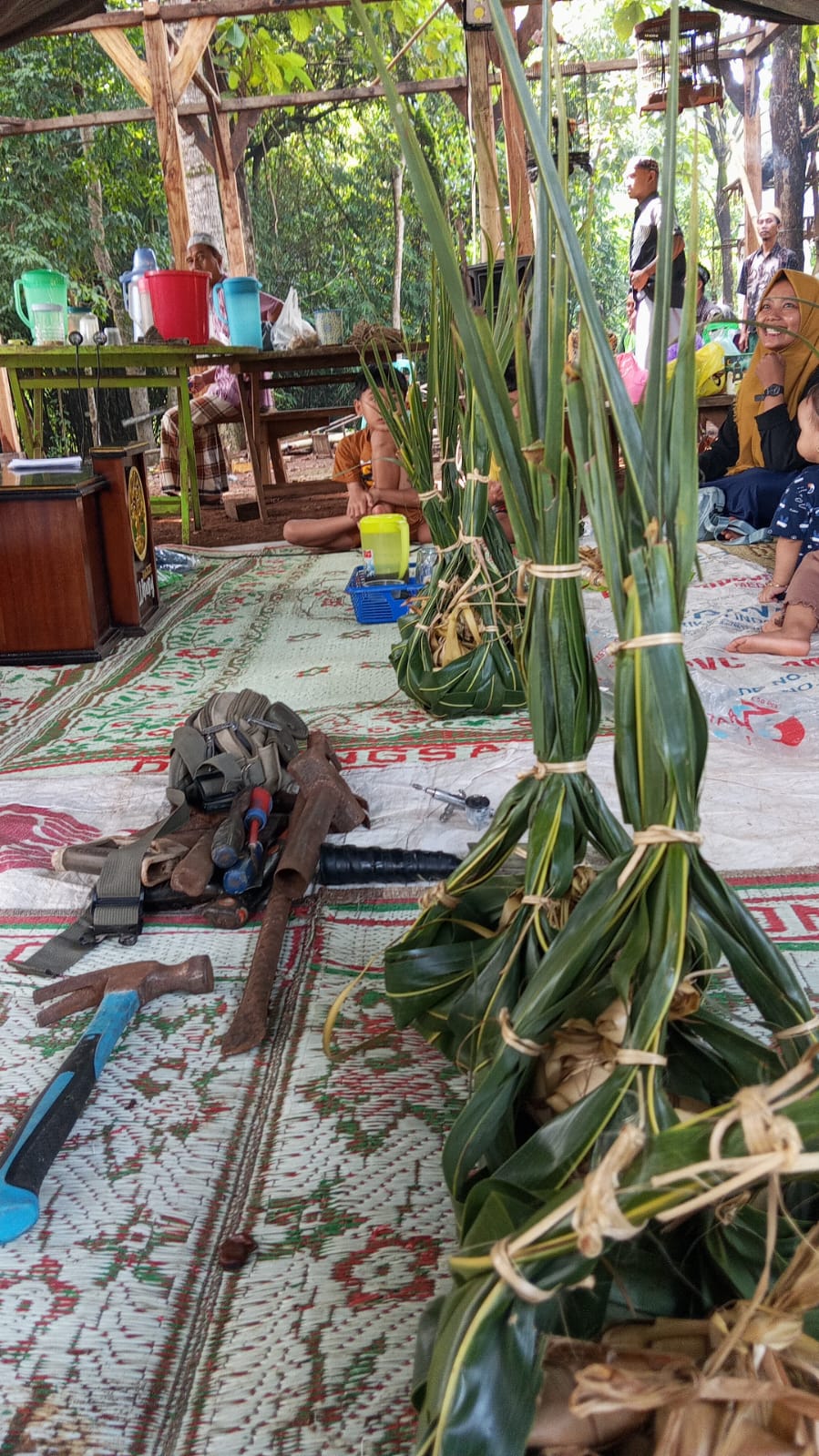 Kupatan di Jepara di dirayakan dengan berbagai cara. Salah satunya warga Dukuh Winong Desa Sukosono, Kedung, Jepara.