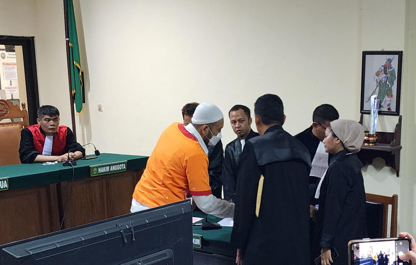 Terdakwa Robig Zaenudin mengikuti sidang perdana di Pengadilan Negeri Semarang, Selasa (8/4/2025).