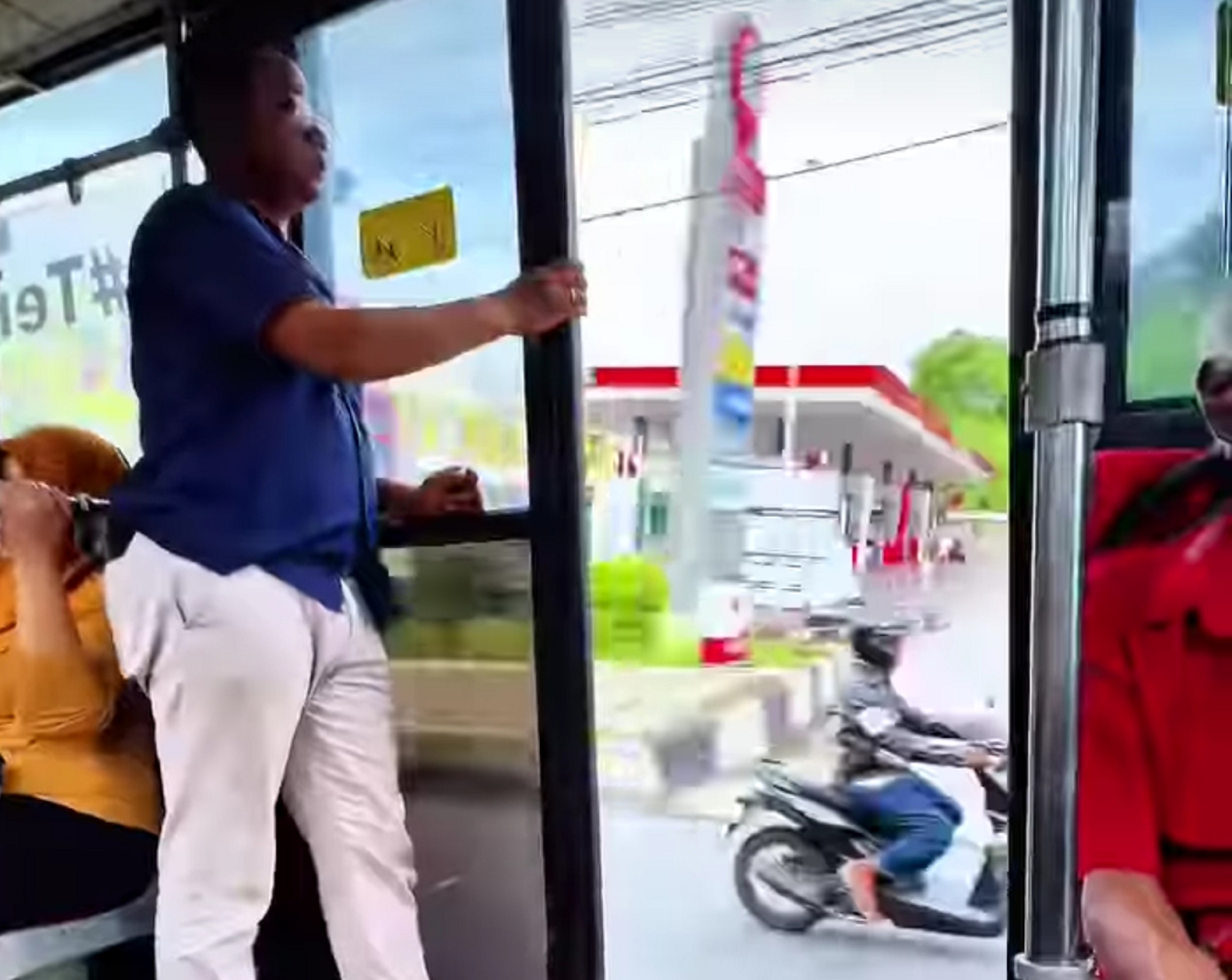 Tangkapan layar di akun Instagram @semarangskyproject pintu armada Trans Semarang yang tidak mau menutup