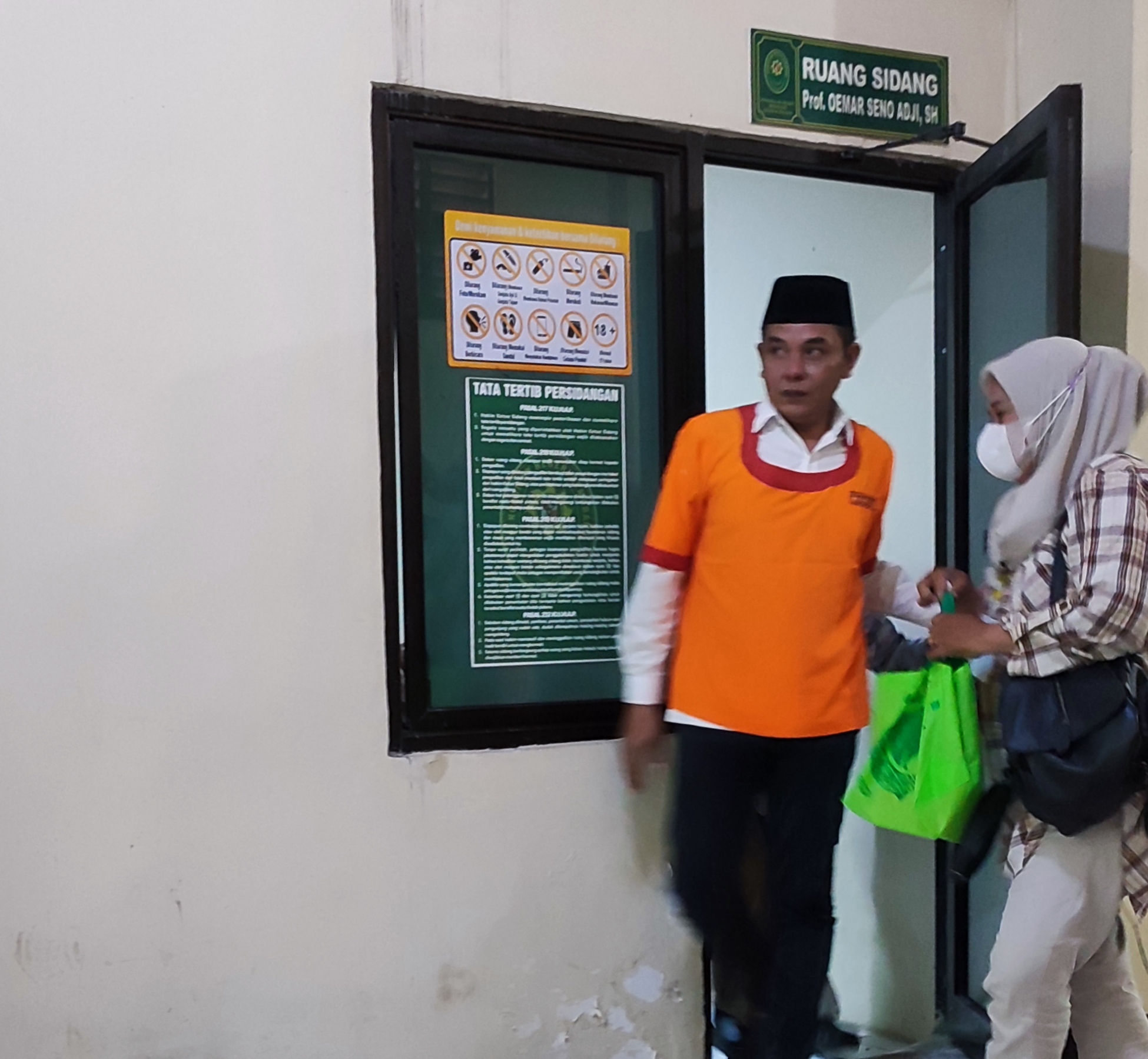 Terdakwa Aipda Junaedy usai sidang agenda saksi verbal lisan di Pengadilan Negeri Semarang, kemarin