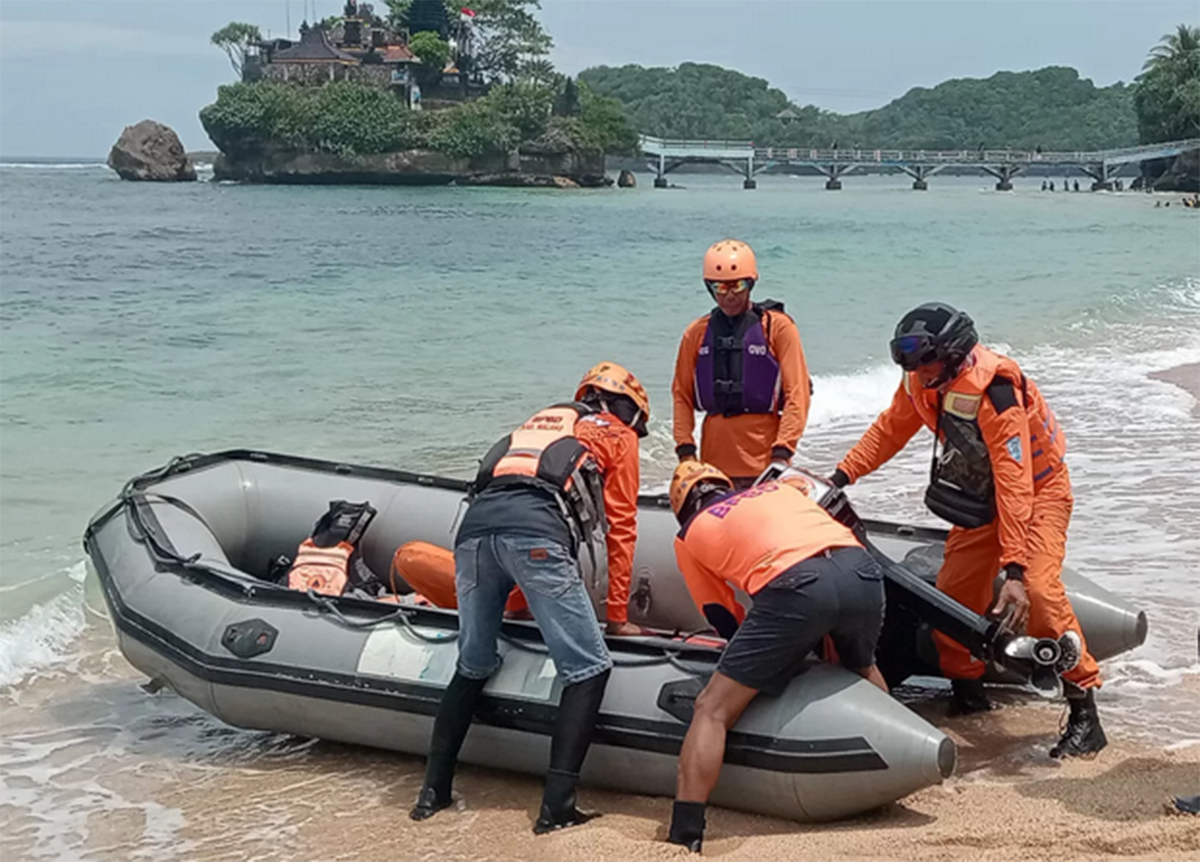 Niat Ingin Libur Lebaran, Santri Mojokerto Tenggelam Terseret Ombak di Pantai Balekambang