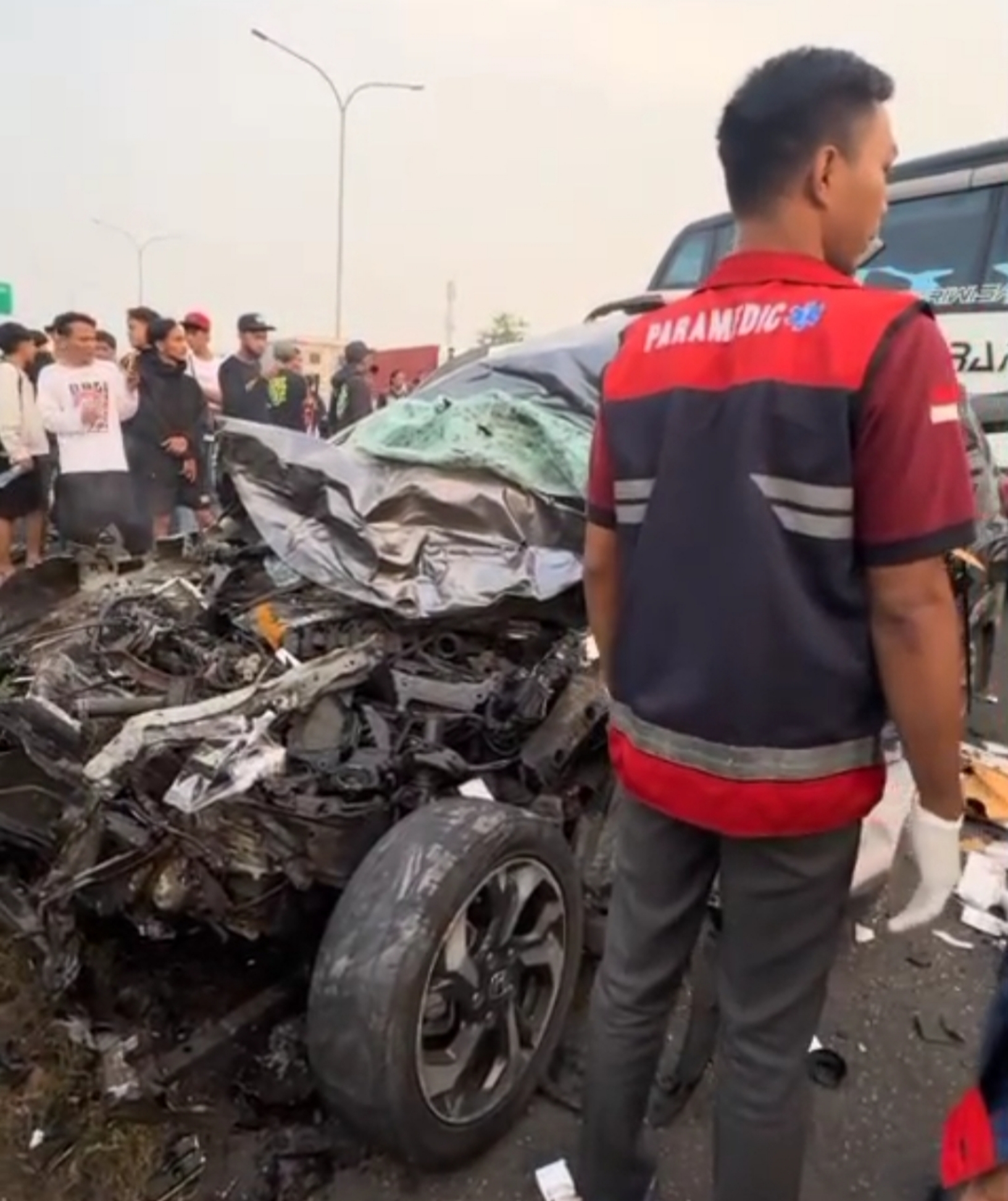 KECELAKAAN: Kondisi mobil Honda BRV usai kecelakaan tabrak bus di ruas tol Pemalang-Batang, Sabtu (12/4/2025).
