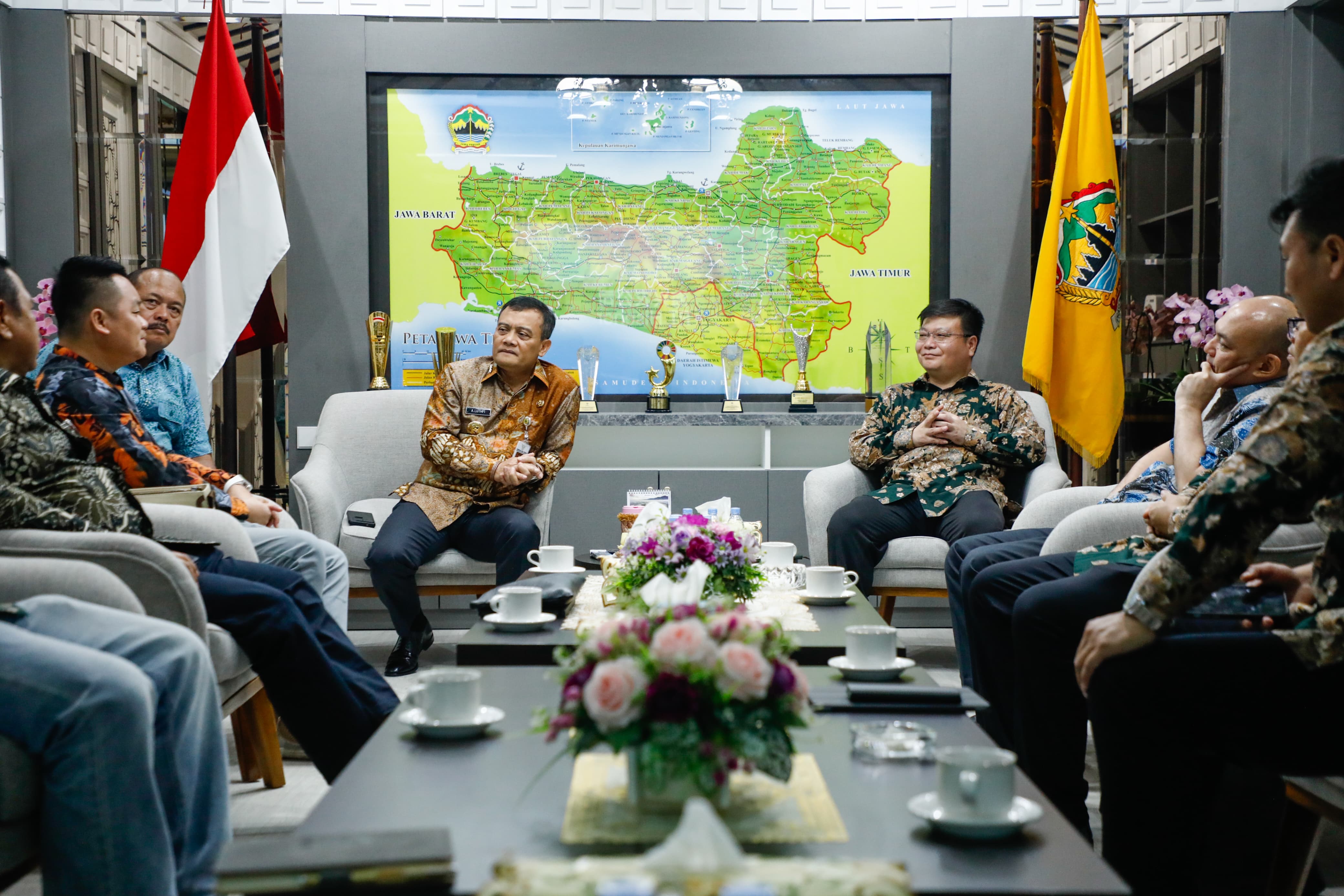 Gubernur Jawa Tengah, Ahmad Luthfi bertemu Regional General Manager PT Haida Group, Xu Youfu, di kantornya, Sabtu, 12 April 2025.