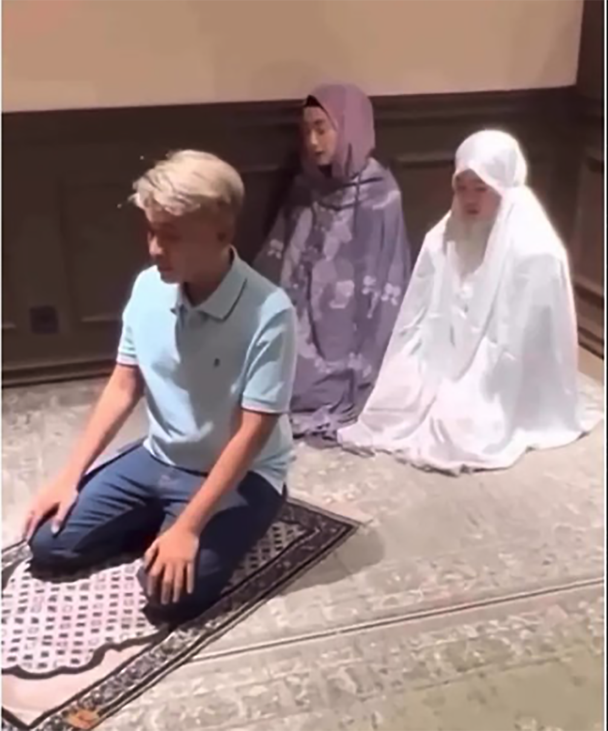 Ruben Onsu Tersenyum Saat Ditanya Alasan Jadi Imam Salat Desy Ratnasari, Warganet Nebak Mungkin Sudah Menikah