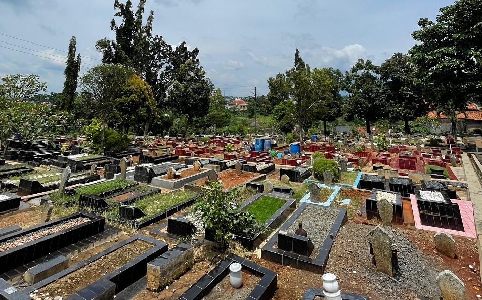 Kondisi TPU Trunojoyo yang penuh dan tidak bisa digunakan pemakaman jenazah