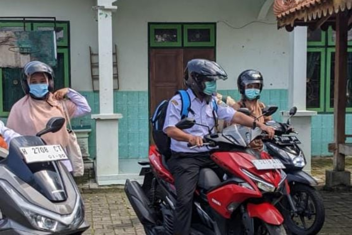 Nakes Puskesmas Sidorejo Lor Tugas Lapangan Pakai Motor Pribadi