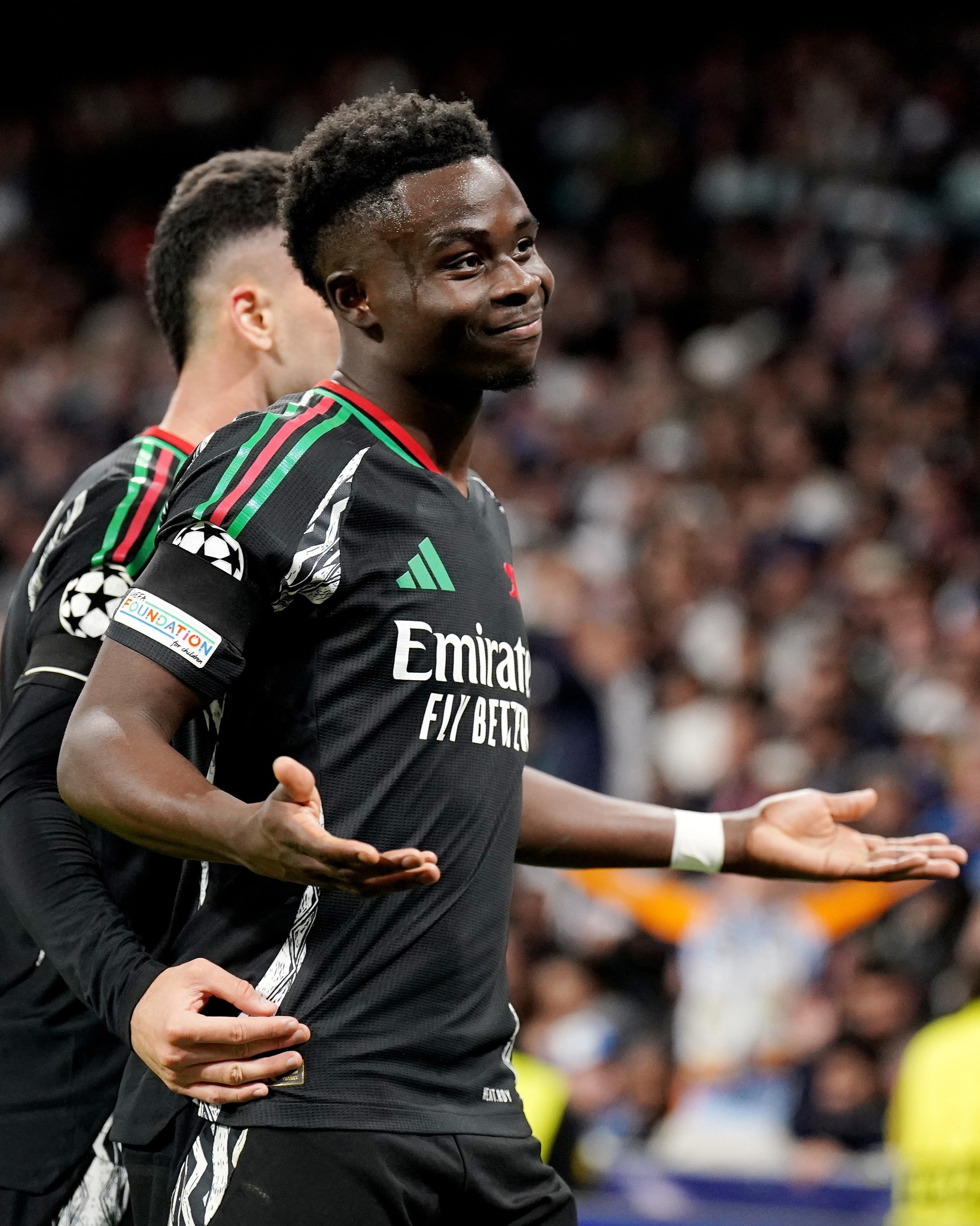 Bukayo Saka dan kawan-kawan merayakan gol ke gawang Real Madrid di leg kedua Liga Champions.
