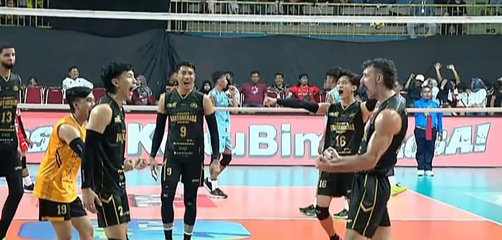 Bhayangkara Presisi meraih tiga poin usai mengandaskan Surabaya Samator 3-0 laga pembuka final four Proliga 2025.