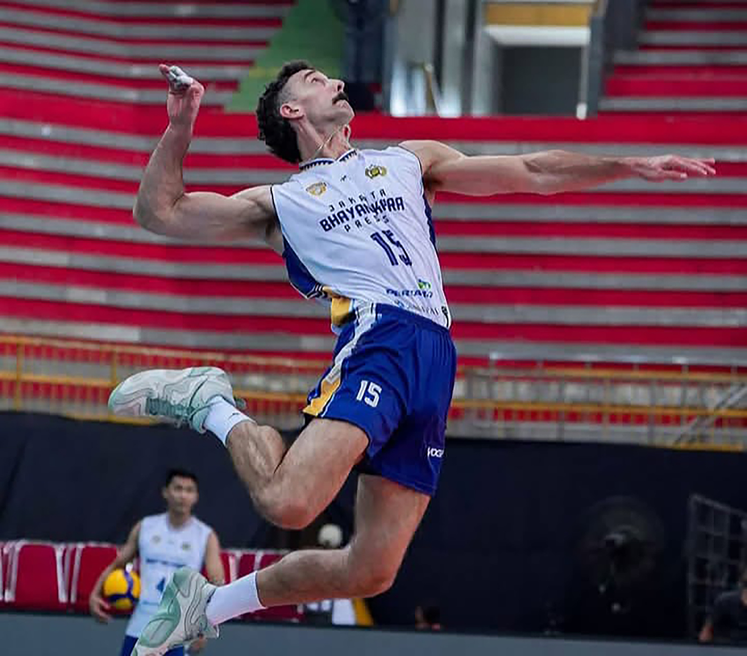 Kyle Russell (USA) mencetak 20 poin dan membawa timnya Bhayangkara Presisi meraih kemenangan saat melawan Surabaya Samator.