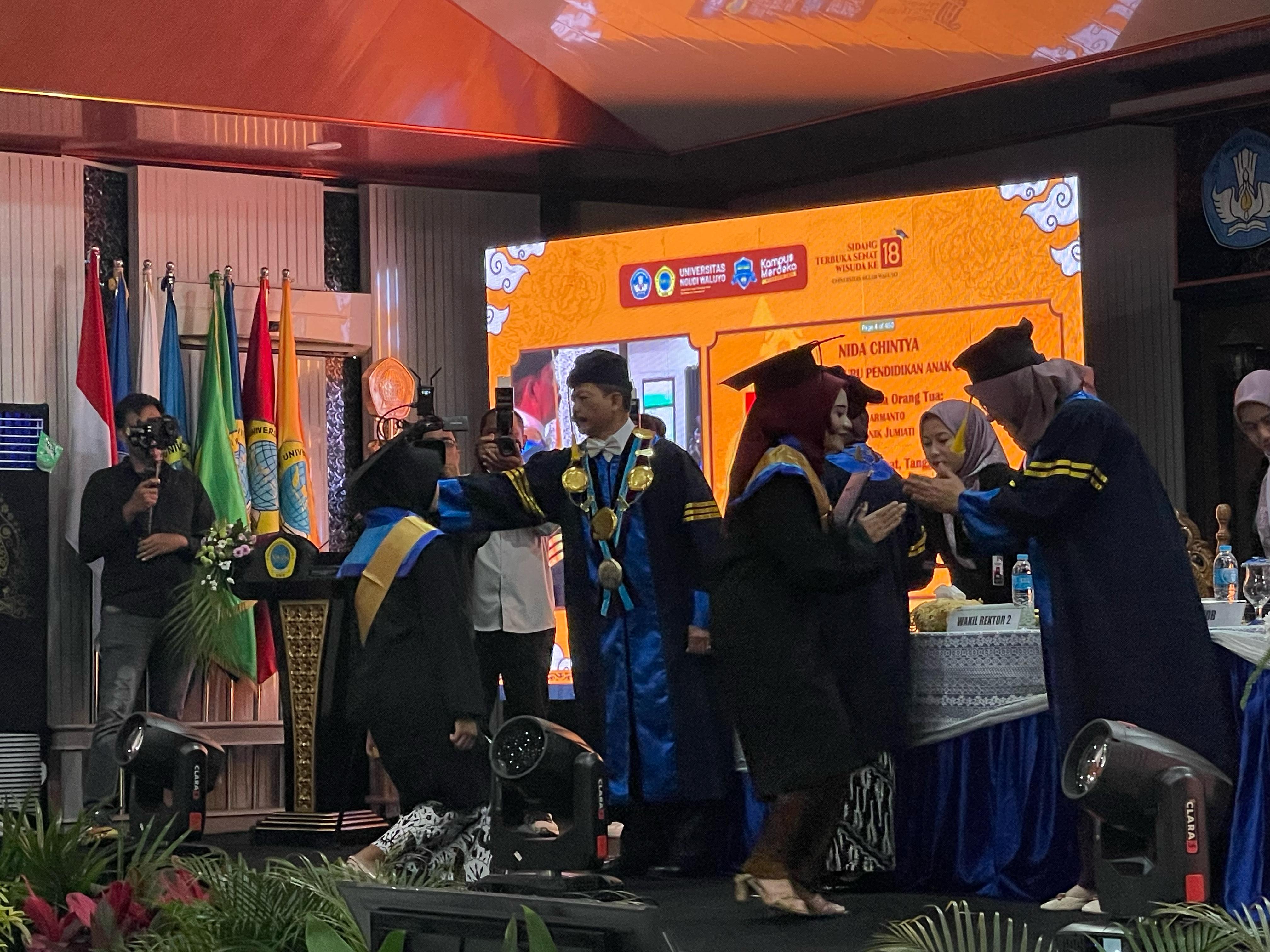 Universitas Ngudi Waluyo Ungaran saat gelar wisuda ke XVIII di kampus. Maria Novena/Jawa Pos Radar Semarang