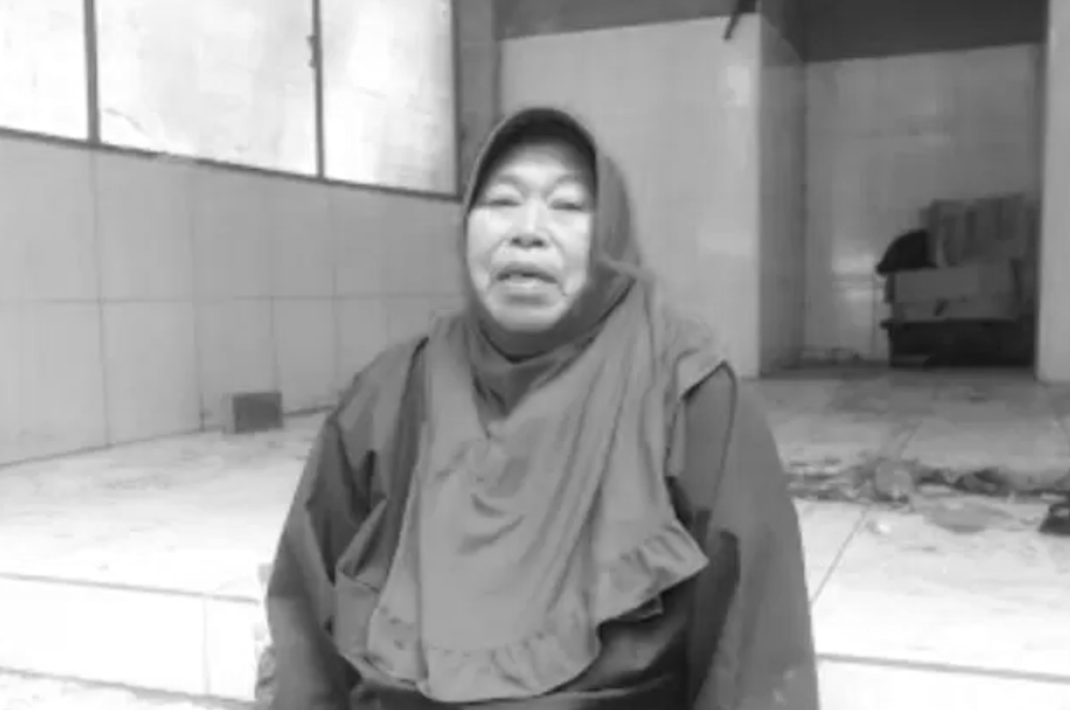 Potret : Mbok Yem, Pemilik Warung Tertinggi di Indonesia