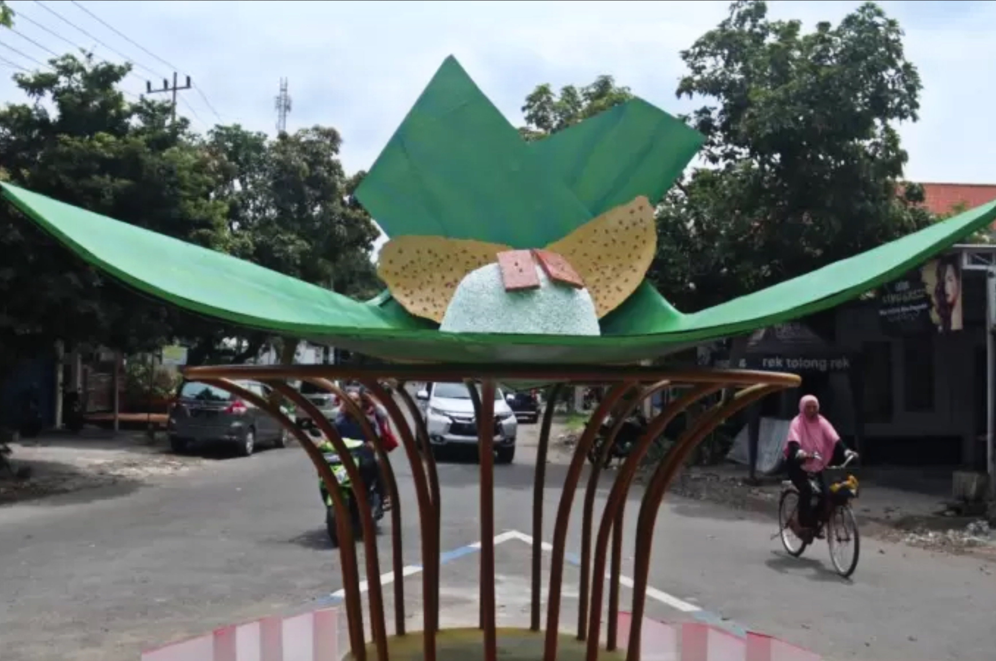 Potret : Tugu Nasi Pecel Kertosono di Nganjuk, Jawa Timur
