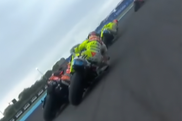Detik-detik Franco Morbidelli sebelum terjatuh.