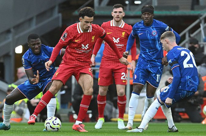 Laga Liverpool vs Chelsea di pertemuan pertama Liga Inggris 2024/25.