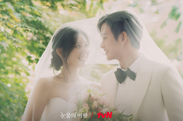 Kisah Cinta Kim Soo-hyun dan Kim Soo-hyun, Kim Ji-won di serial Drama Korea Queen of Tears.