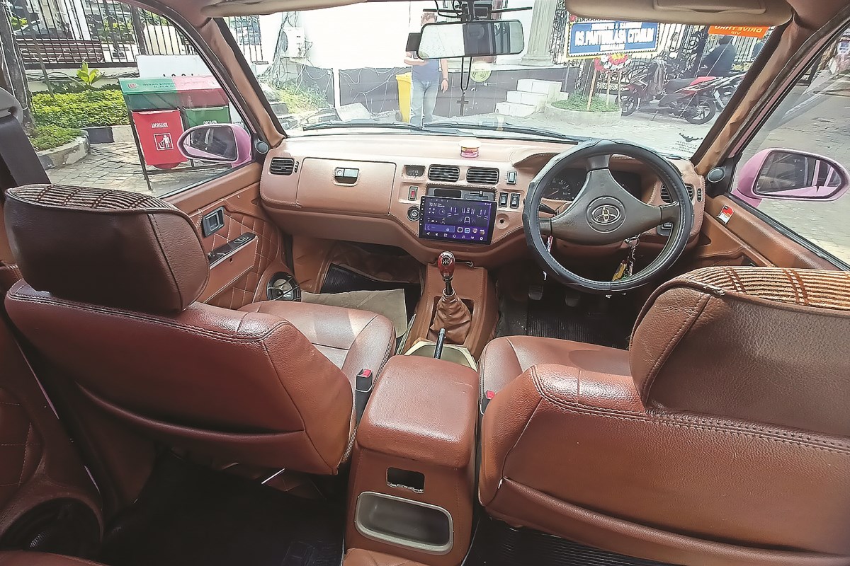 Interior berwarna coklat membuat kesan di dalam kabin lebih elegan.&nbsp;ADENNYAR WYCAKSONO/JAWA POS RADAR SEMARANG