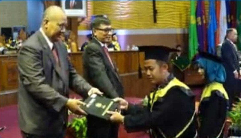 Prosesi wisuda 1.537 lulusan Universitas Negeri Semarang di Auditorium Unnes Sabtu (3/5/2025).