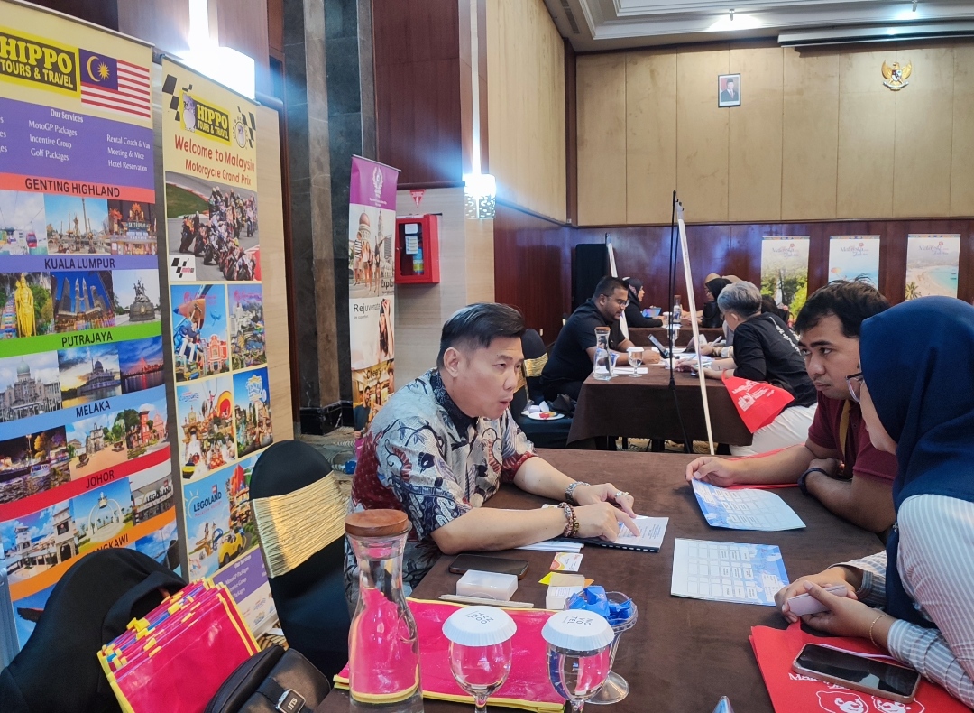 Agen wisata mendatangi stand dalam launching Malaysia Tourism Showcase (MATAS) di Kota Semarang, Jateng, Kamis (8/5/2025).