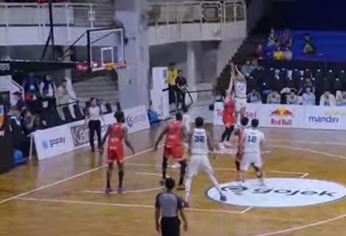 Tim basket Satya Wacana Salatiga (SWS) melanjutkan tour away di IBL 2025. Kali ini menantang tuan rumah Rajawali Medan.