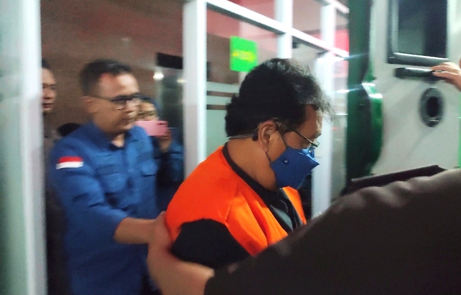 Mantan Direktur Utama PT. Pagilaran berinisial RG ditahan Kejati Jateng, Jumat (9/5/2025).