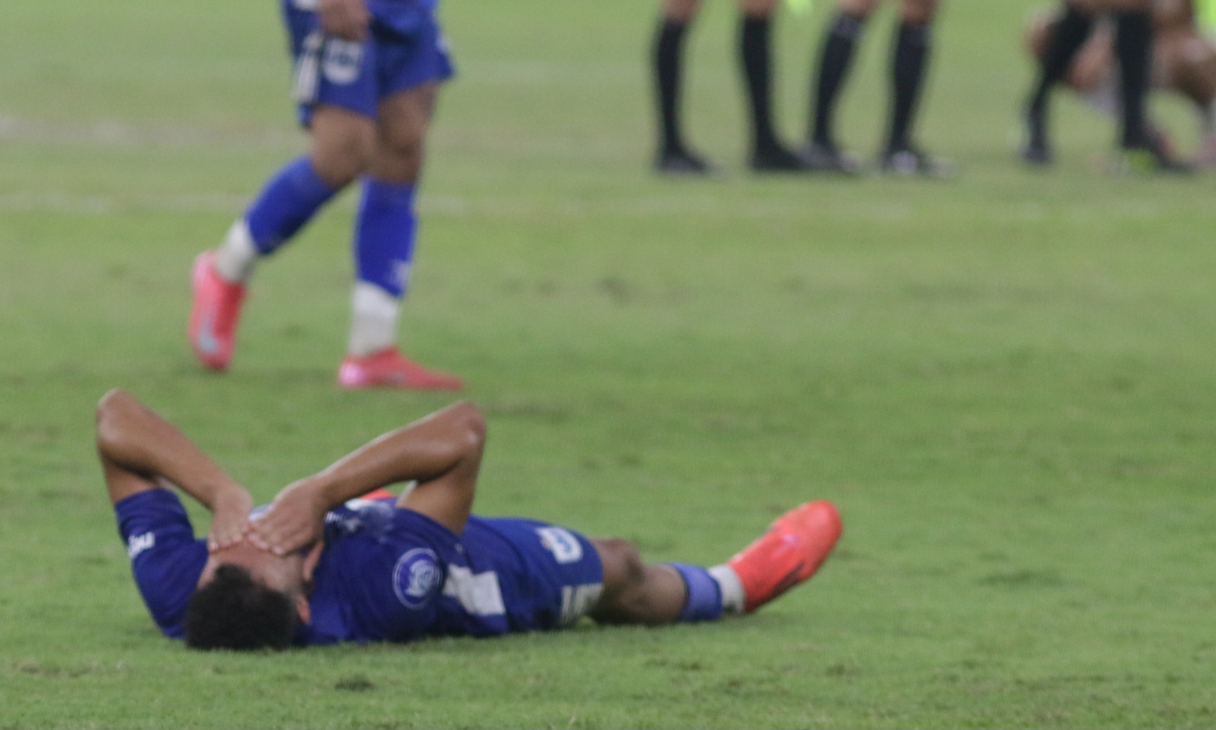 Pemain PSIS Gali Freitas menyesali kekalahan timnya atas PSS Sleman. (Nur Chamim/Jawa Pos Radar Semarang)