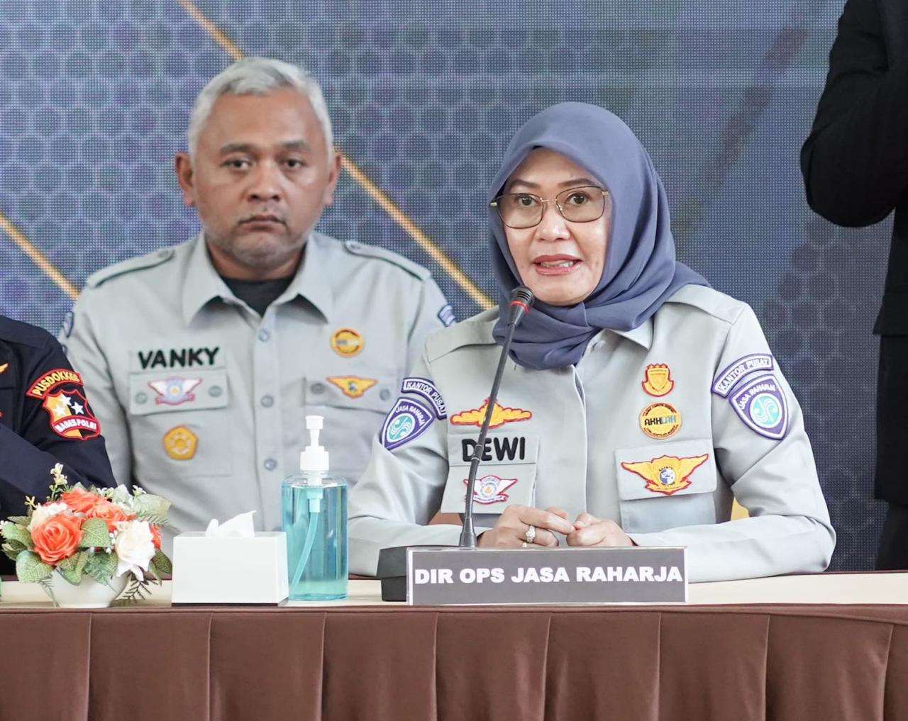 Direktur Operasional Jasa Raharja Dewi Aryani Suzana menyampaikan korban kapal wisata Tiga Putra di Perairan Pantai Malabero,  Bengkulu, pada Minggu, 11 Mei 2025, mendapatkan santunan Jasa Raharja.
